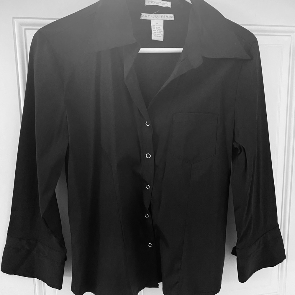 Woman’s black top size medium